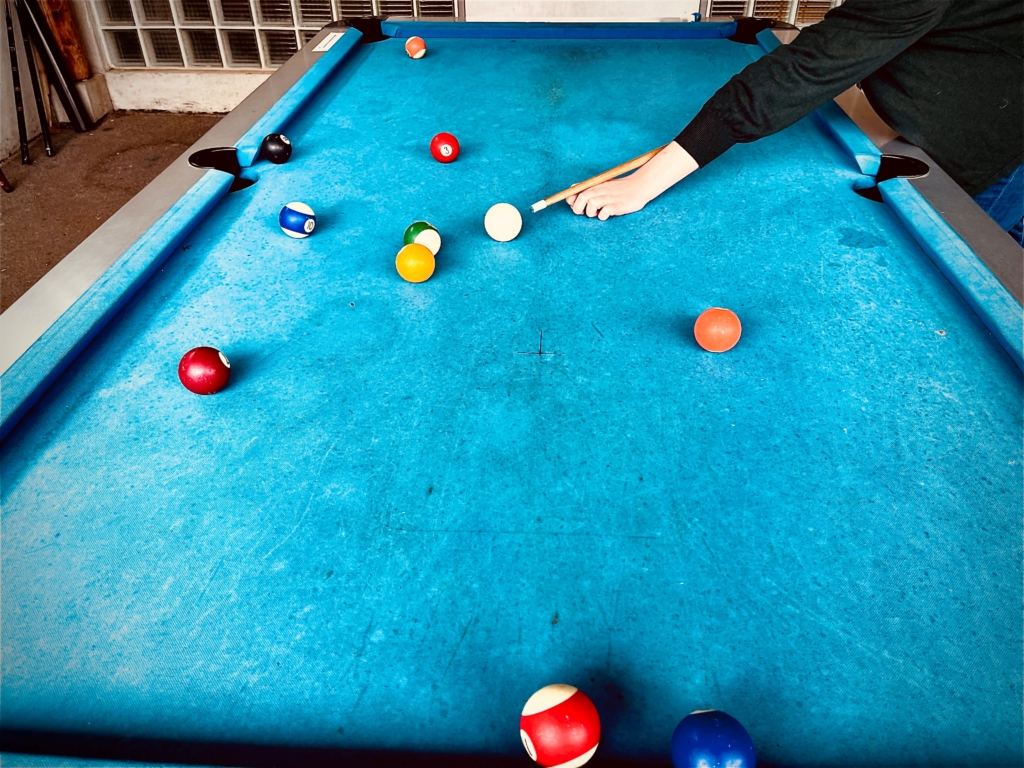 Freizeitmöglichkeit Billard spielen Klinik Südhang